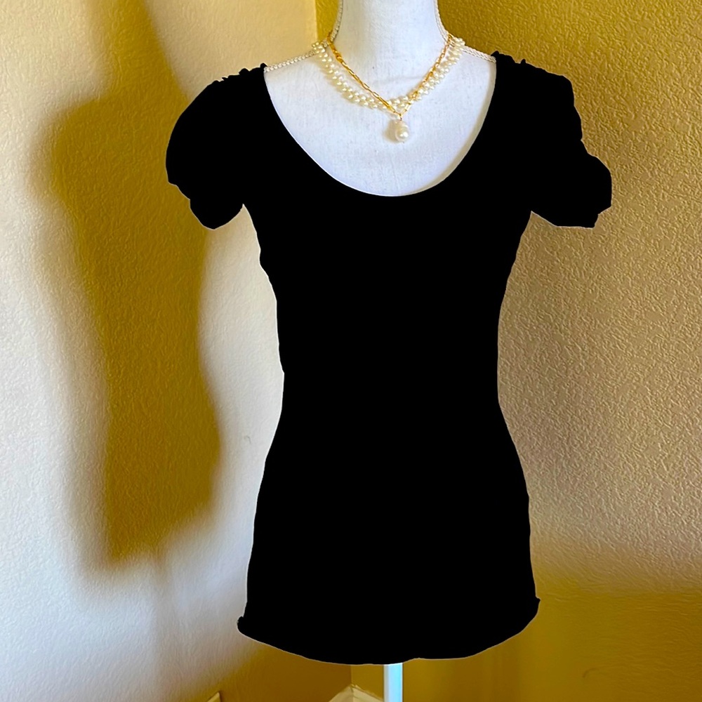 Velvet brand tee shirt with cute ruffed short sleeves.